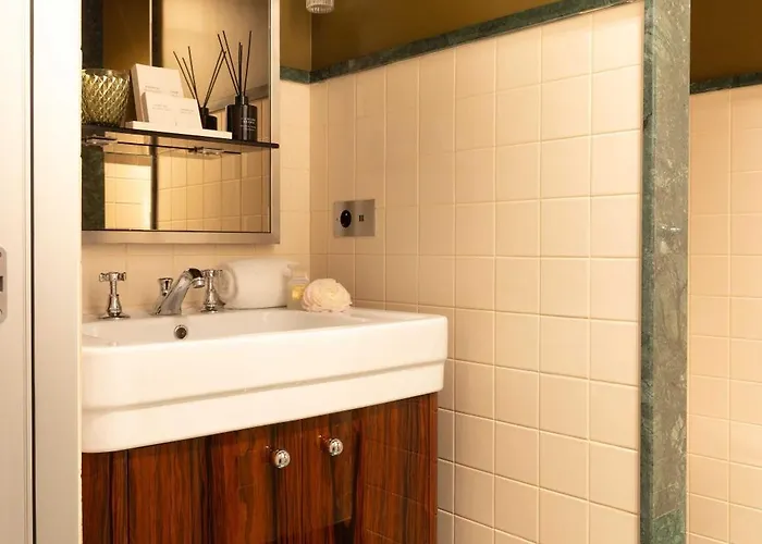 Palais Bourbon ホテル