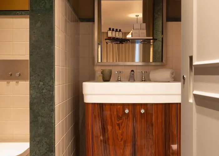 Palais Bourbon ホテル パリ