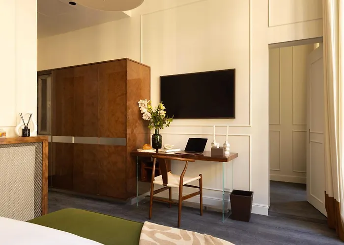 Palais Bourbon 4* パリ