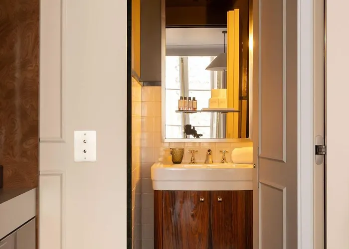 ホテル Palais Bourbon 4*